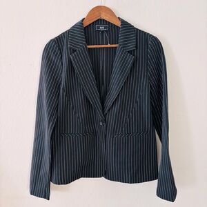 Have Black and White Pinstripe Blazer Women’s Size Large New without Tags‎